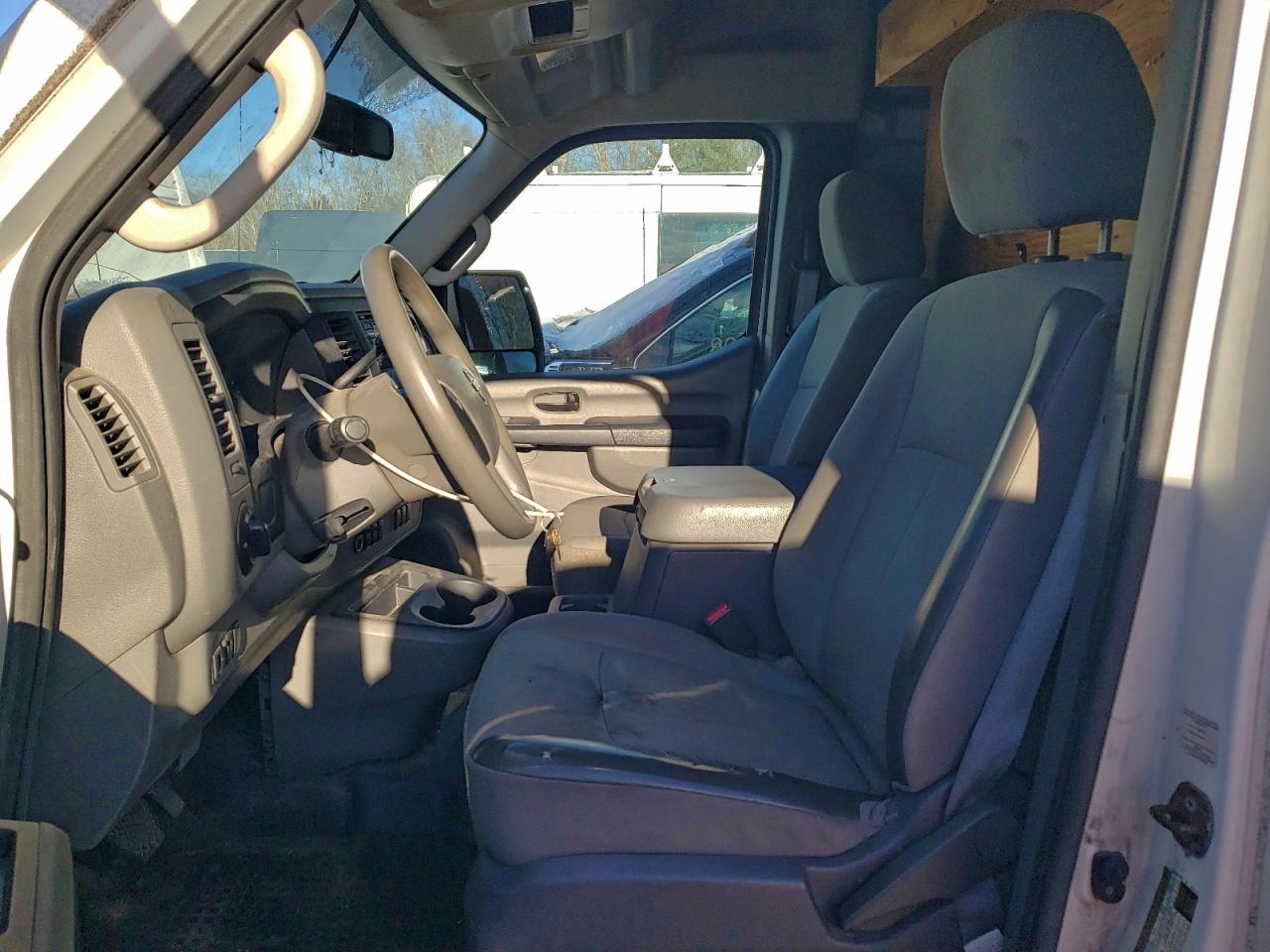 Nissan Nv 2500 Image 4