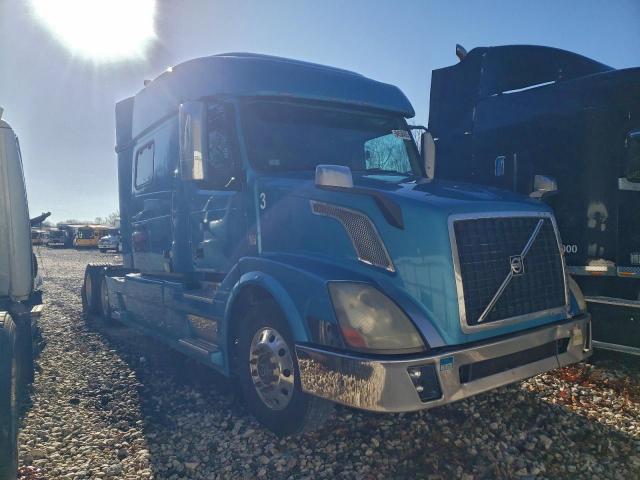  Salvage Volvo Vnl