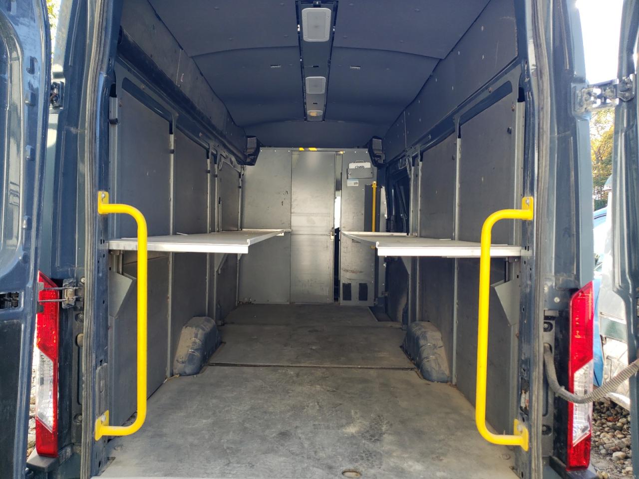 Ford Transit T-250 Image 7