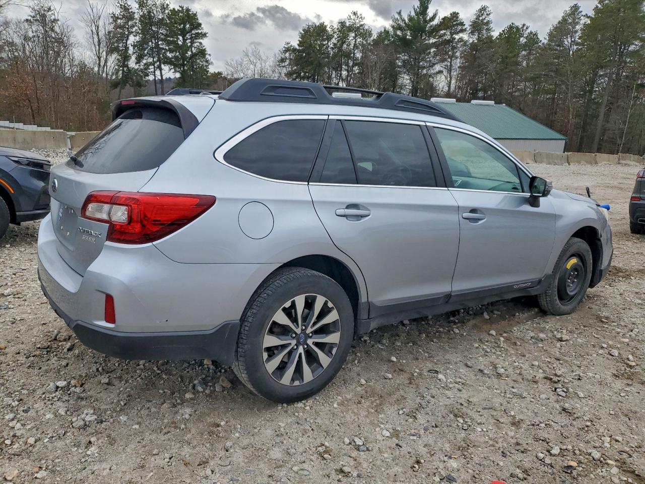 Subaru Outback 2.5i Limited Image 3
