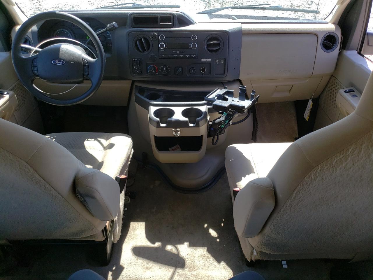 Ford Econoline E150 Wagon Image 11