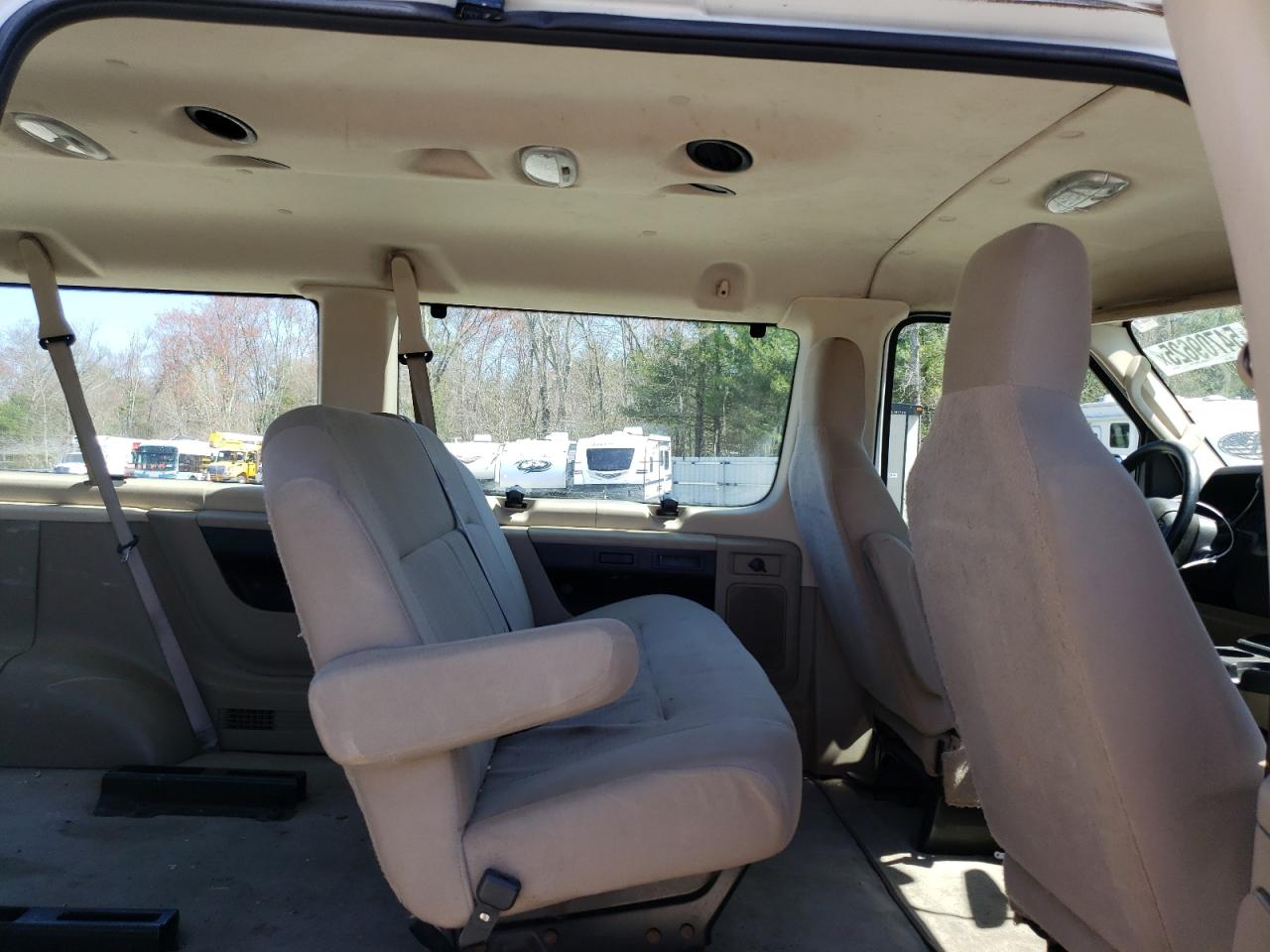 Ford Econoline E150 Wagon Image 2