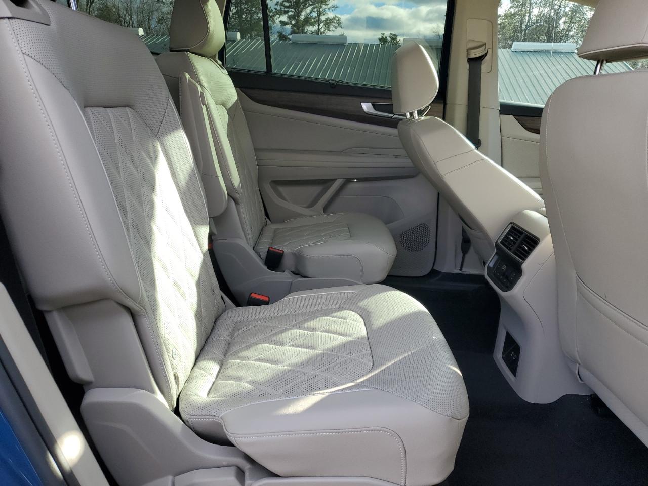 Volkswagen Atlas Sel Premium R-line Image 11