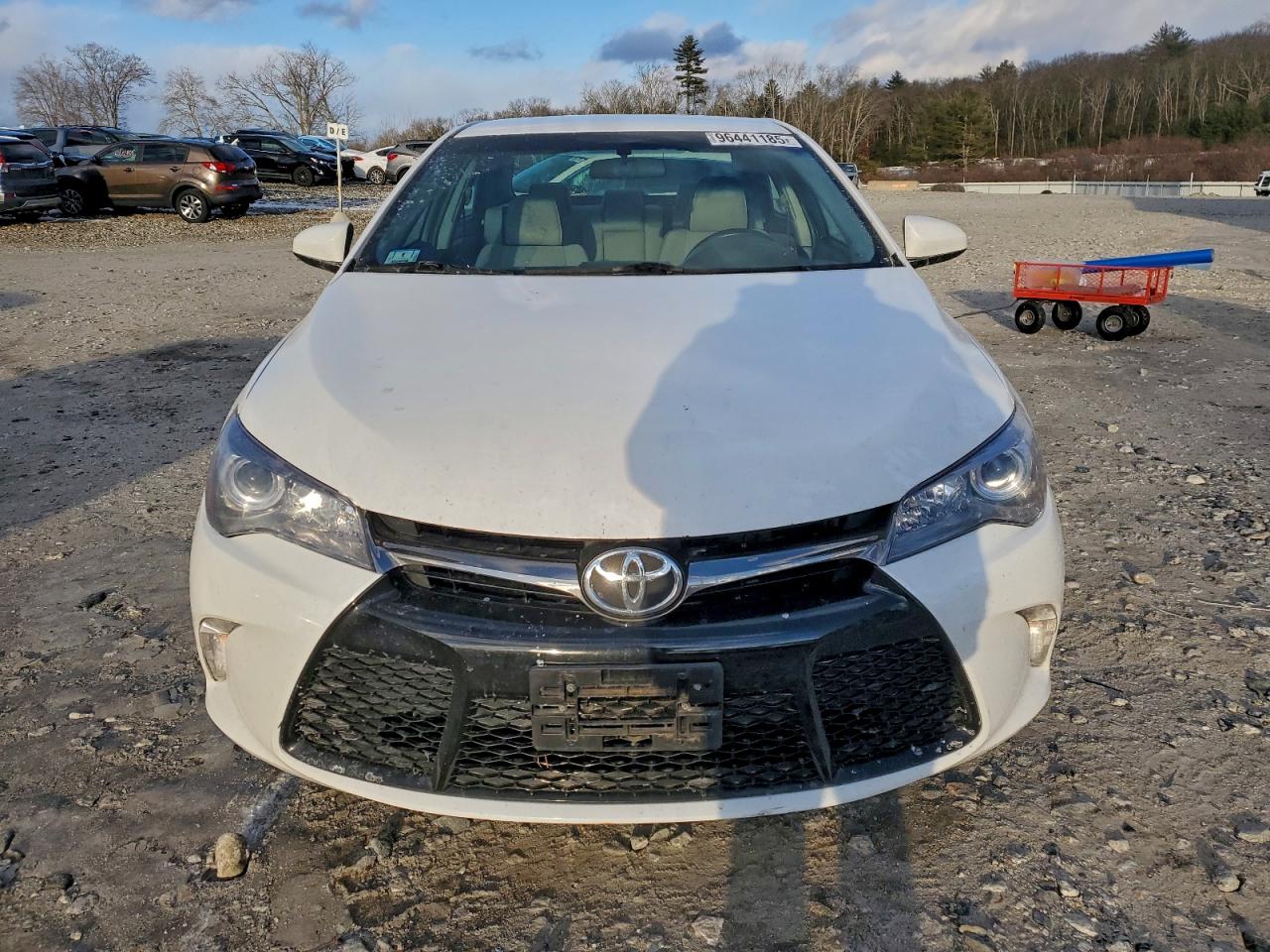 Toyota Camry Le Image 9