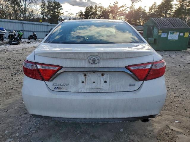 Toyota Camry Le Image 4