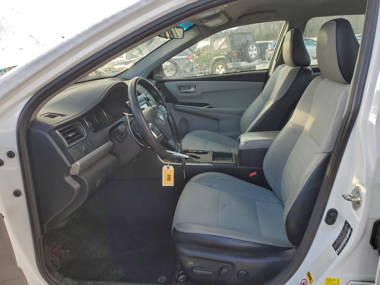 Toyota Camry Le Image 11