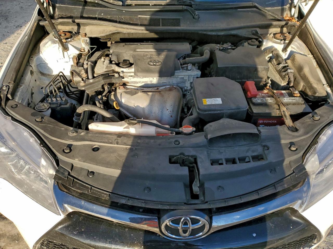 Toyota Camry Le Image 5