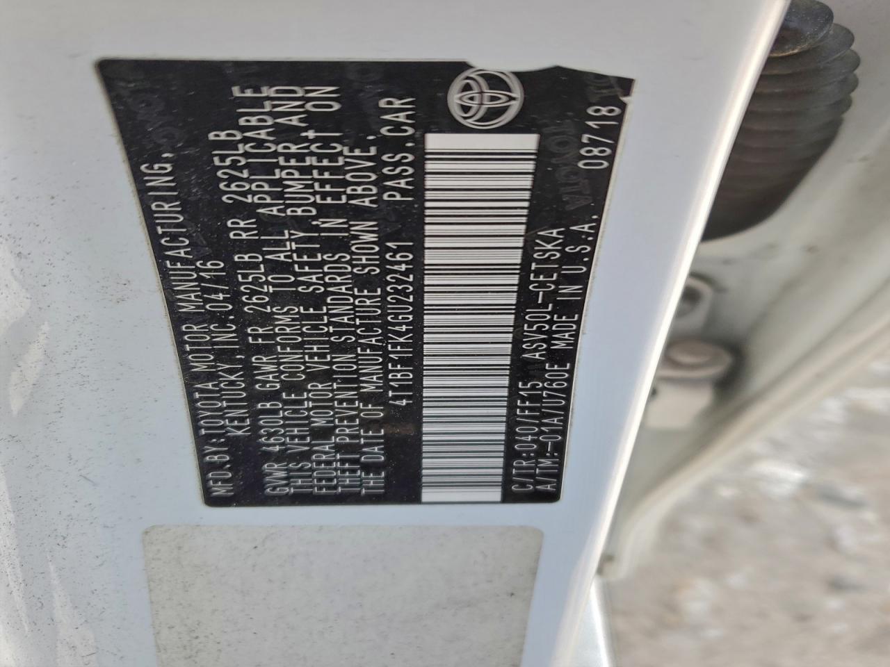 Toyota Camry Le Image 6