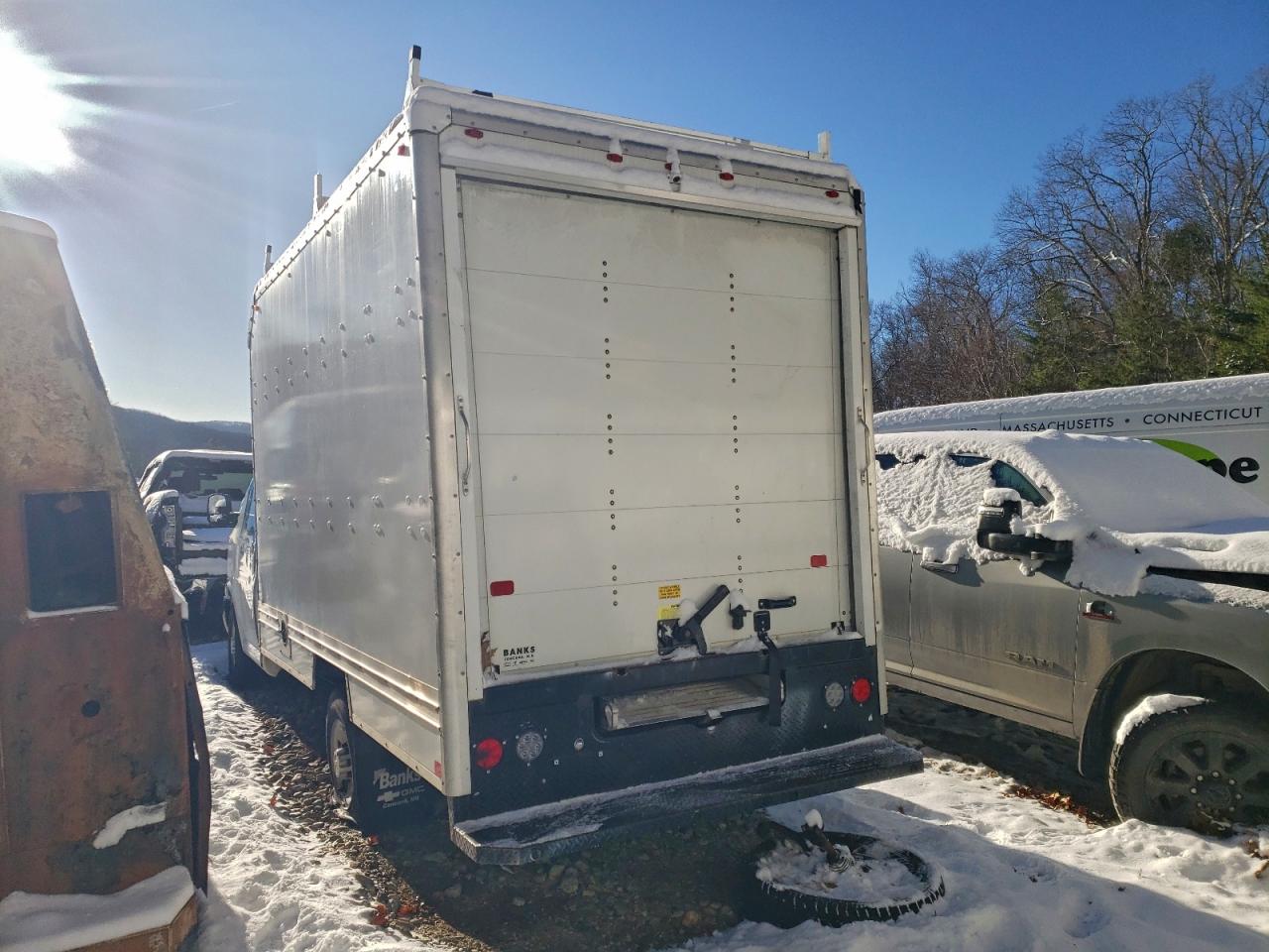 Chevrolet Express Image 4