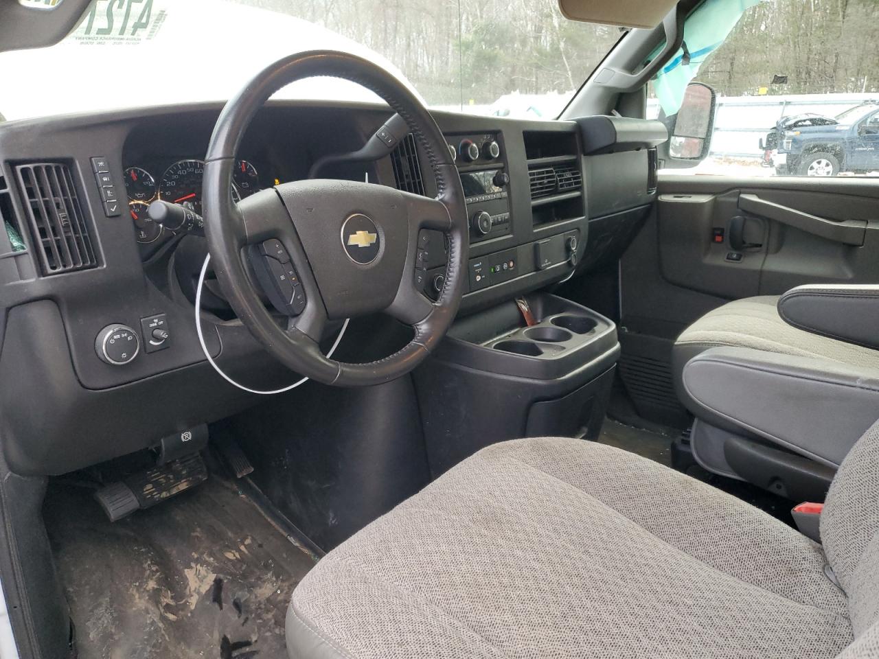 Chevrolet Express Image 8