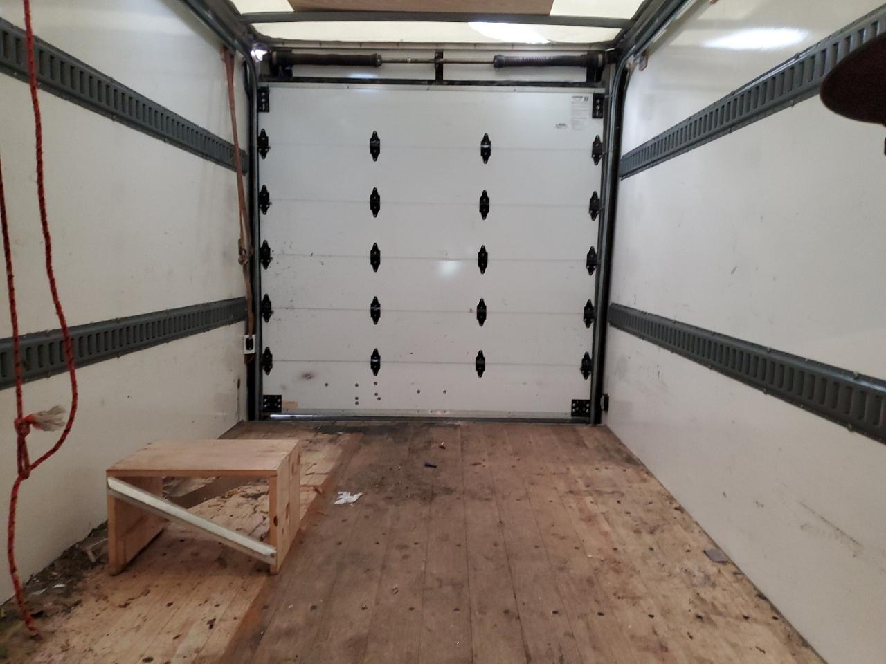 Chevrolet Express Image 11