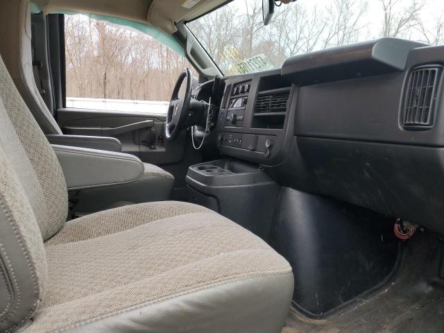 Chevrolet Express Image 13