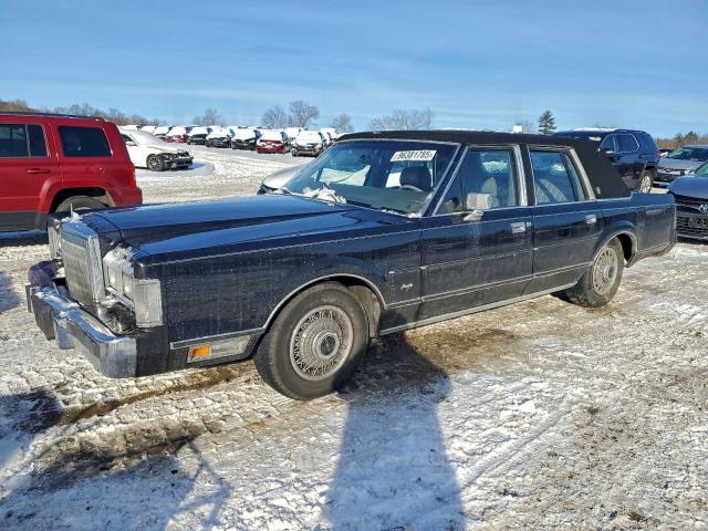  Salvage Lincoln Towncar