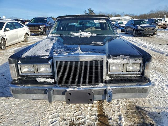 Lincoln Towncar Image 11