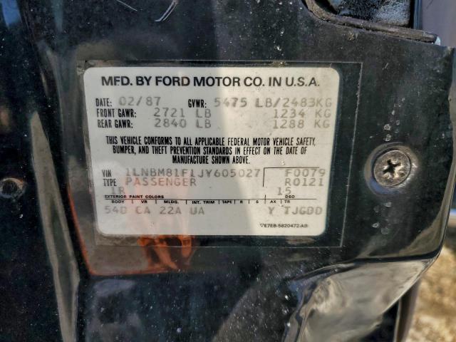 Lincoln Towncar Image 8