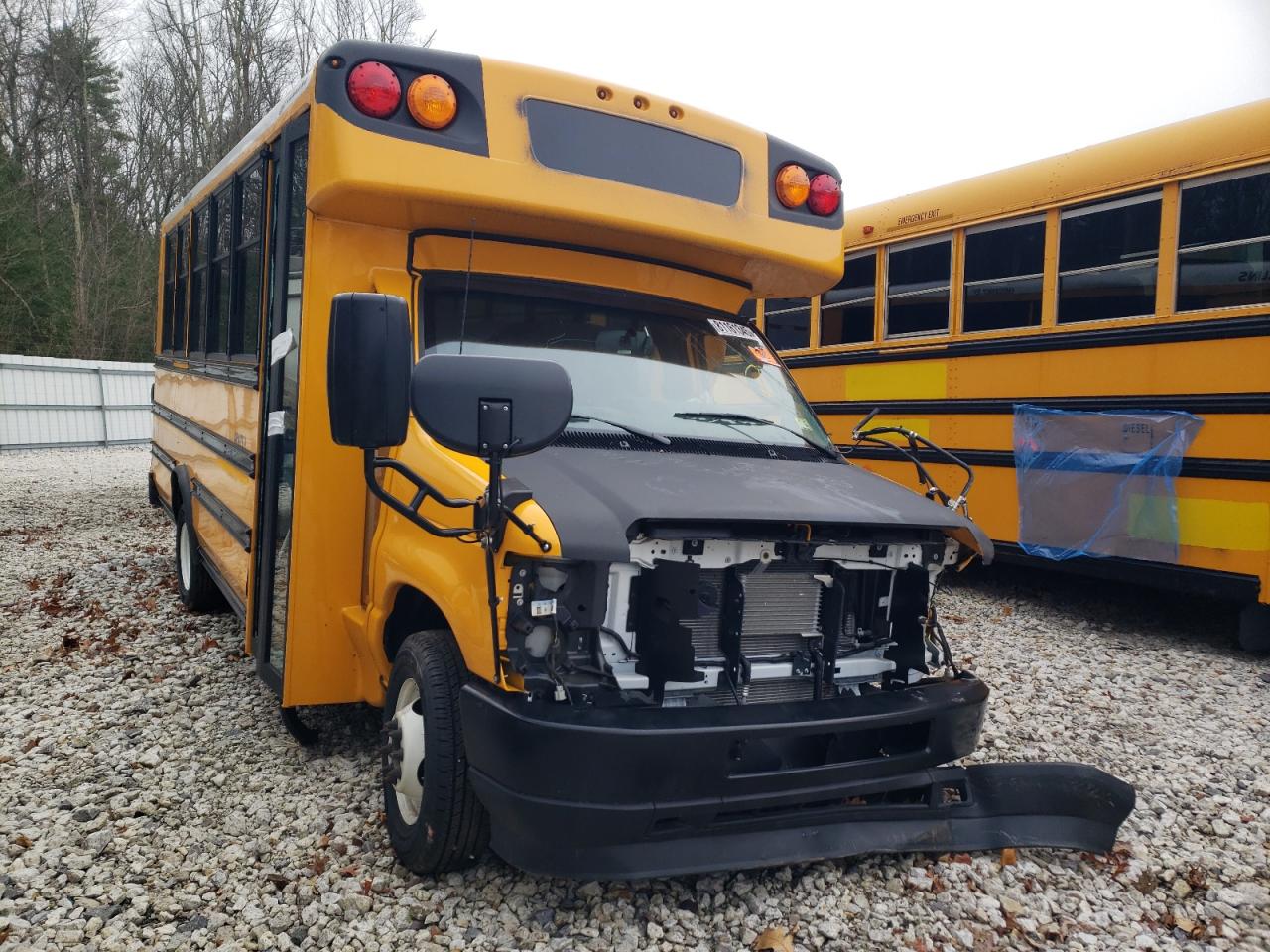 Ford Econoline E350 Super Duty Cutaway Van Image 1