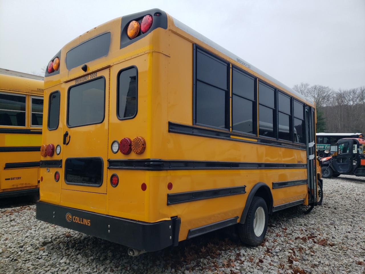 Ford Econoline E350 Super Duty Cutaway Van Image 3
