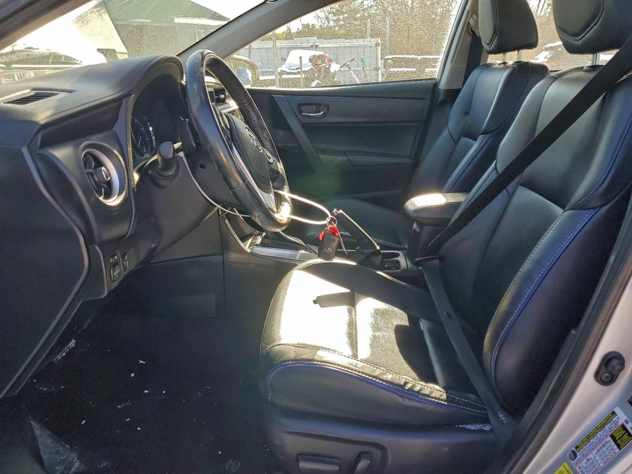 Toyota Corolla L Image 7