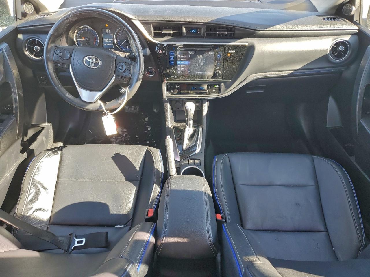 Toyota Corolla L Image 12