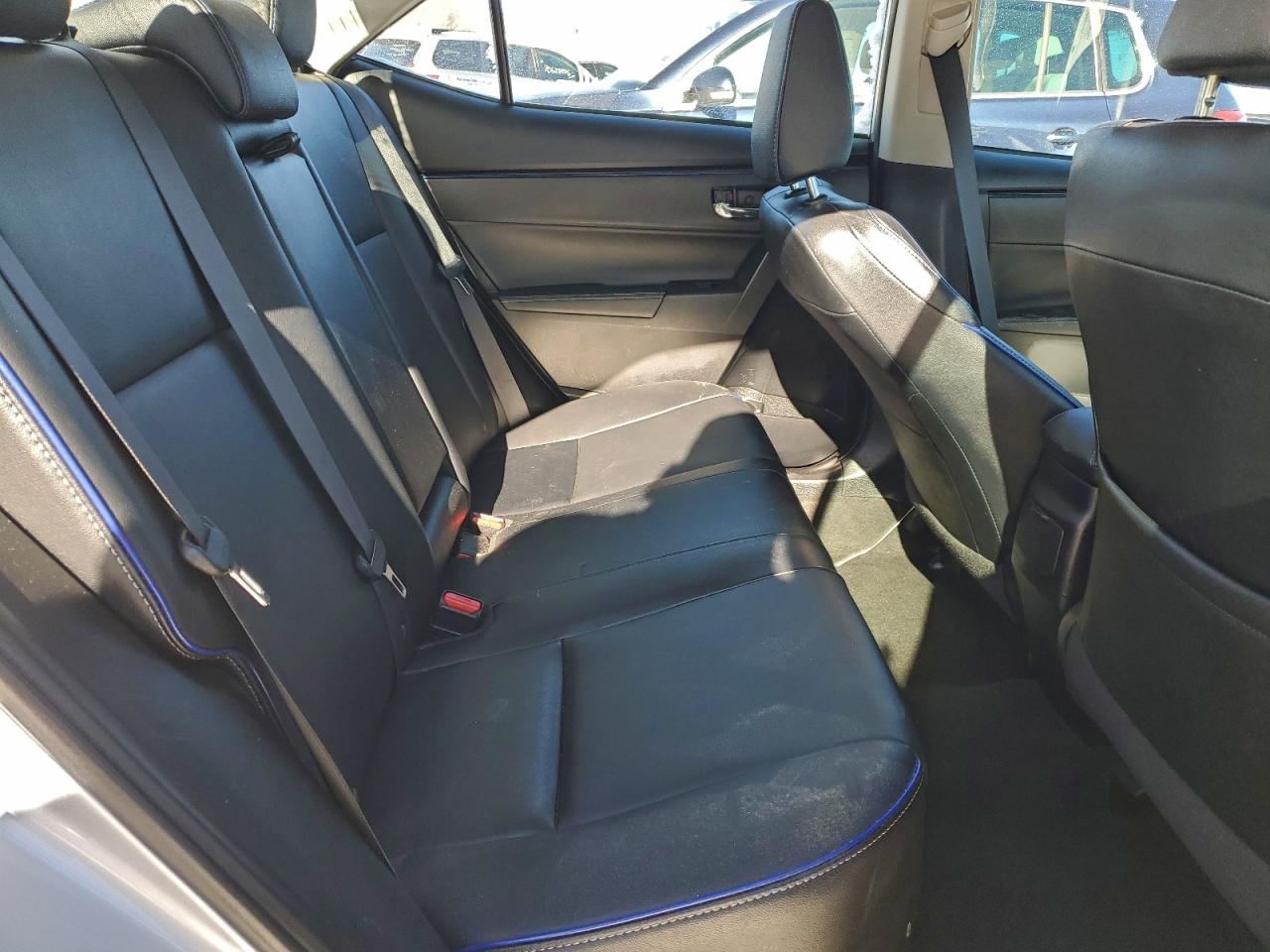 Toyota Corolla L Image 9