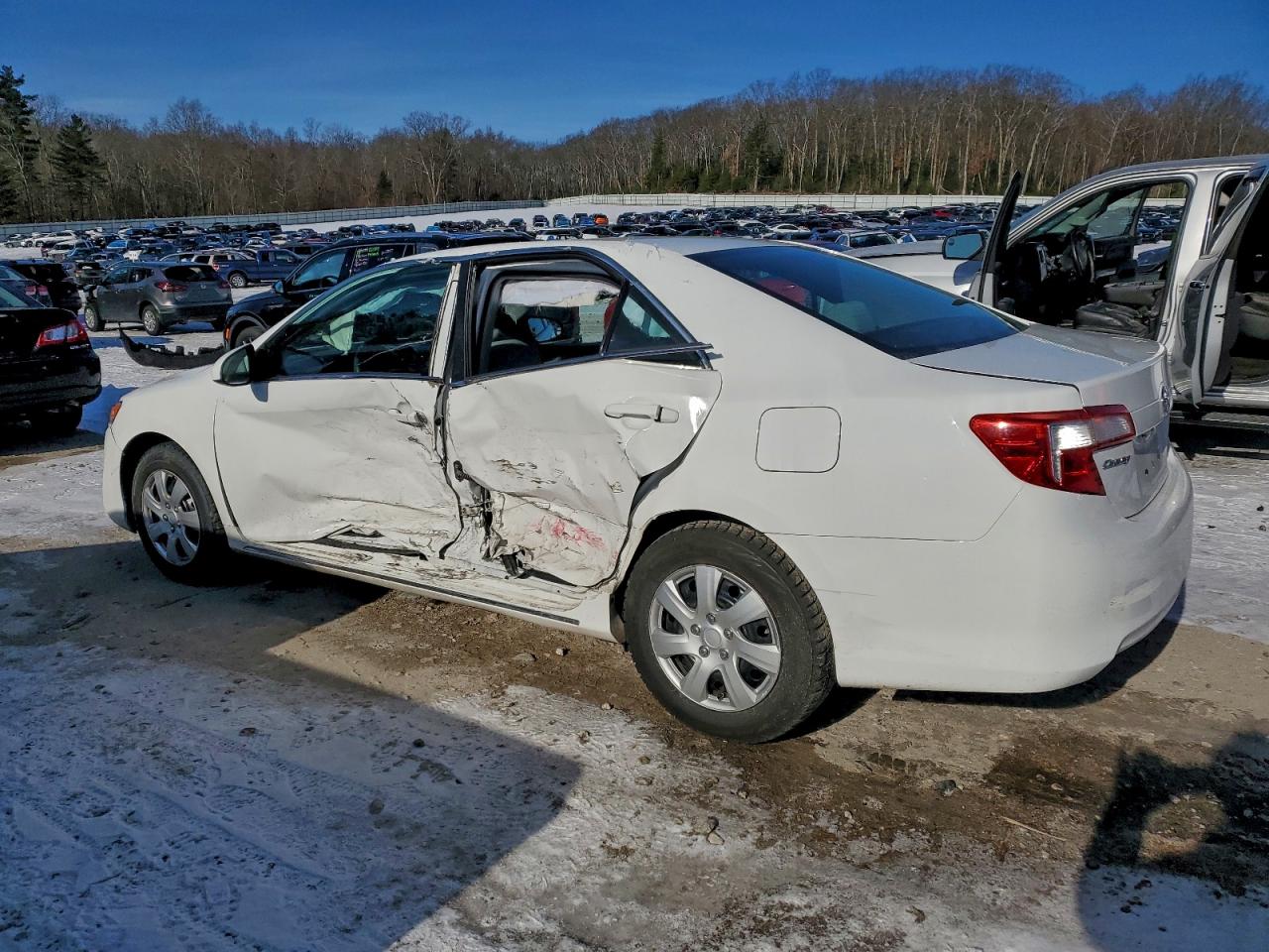 Toyota Camry L Image 2