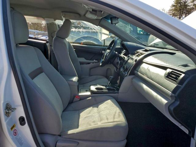 Toyota Camry L Image 8