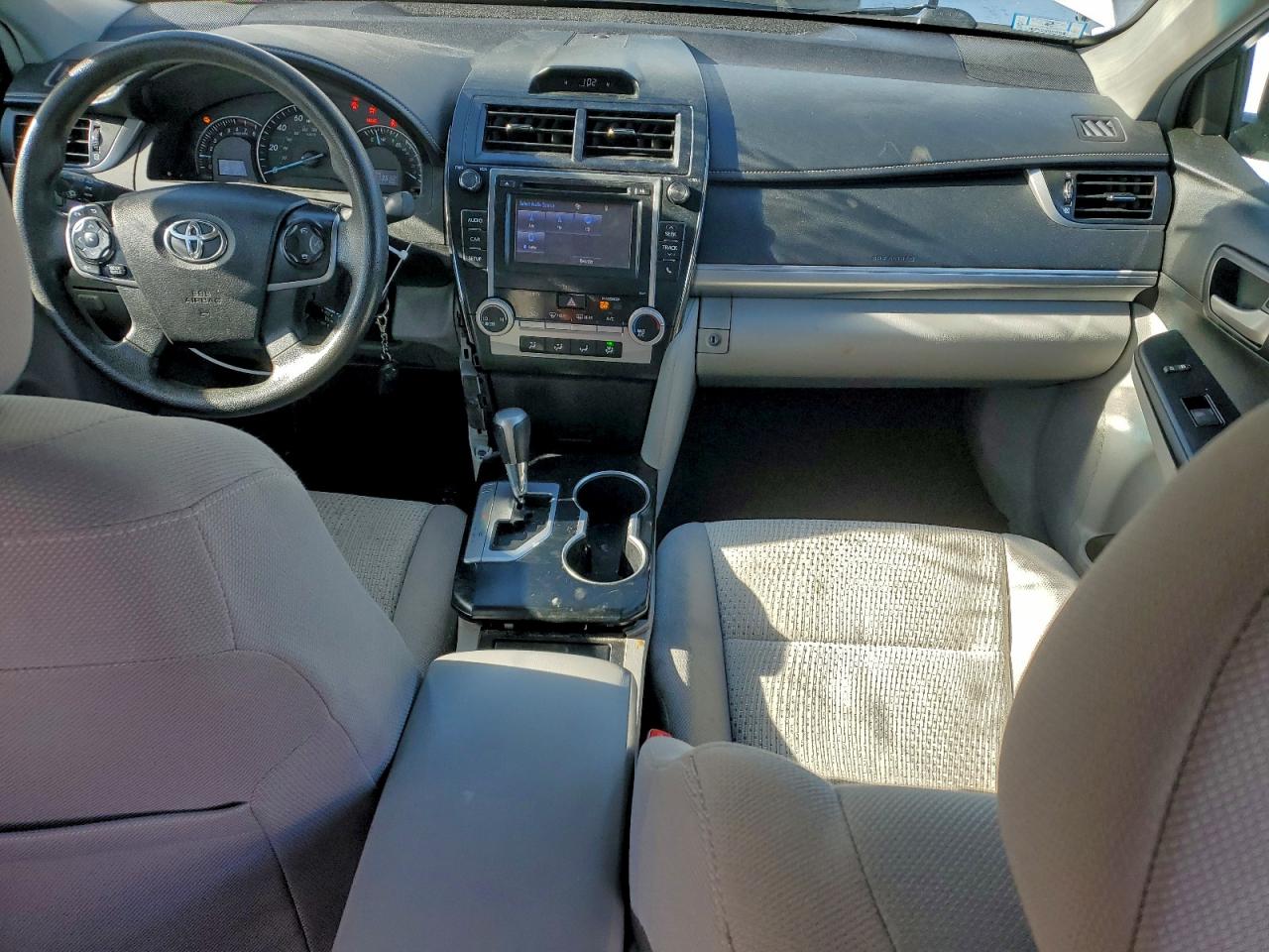 Toyota Camry L Image 3