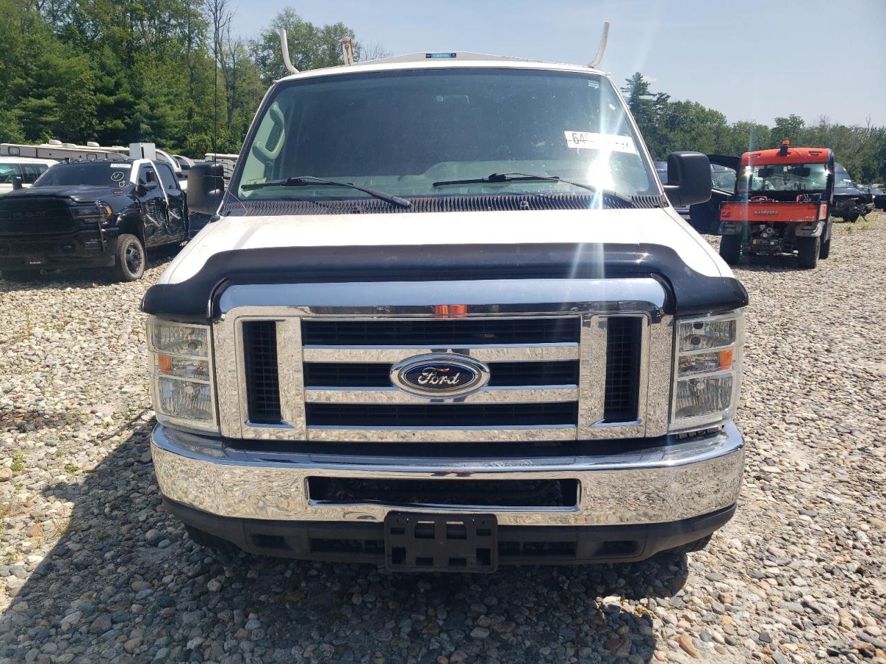 Ford Econoline E250 Van Image 3