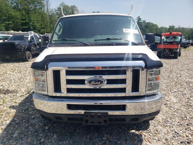 Ford Econoline E250 Van Image 3