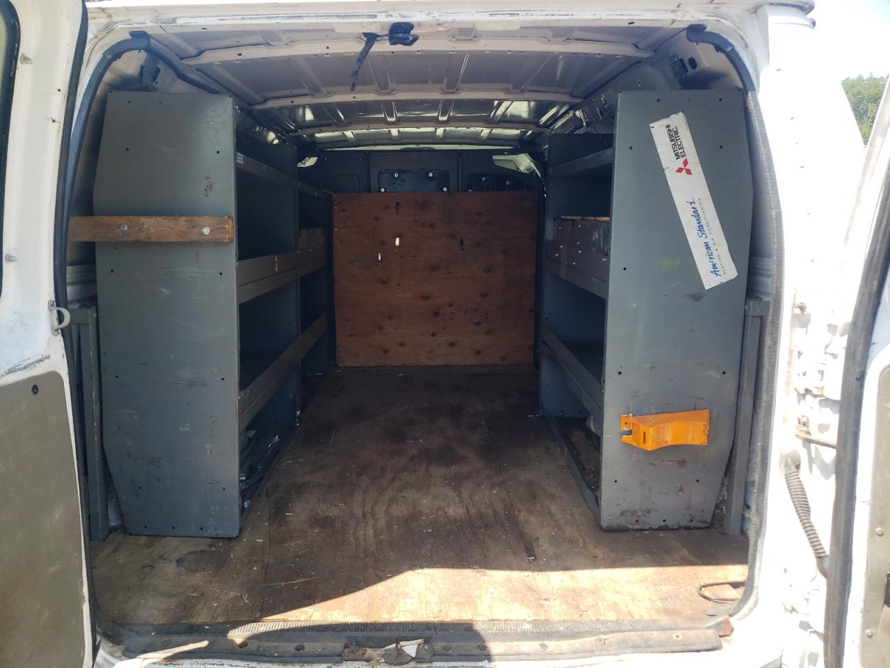 Ford Econoline E250 Van Image 8