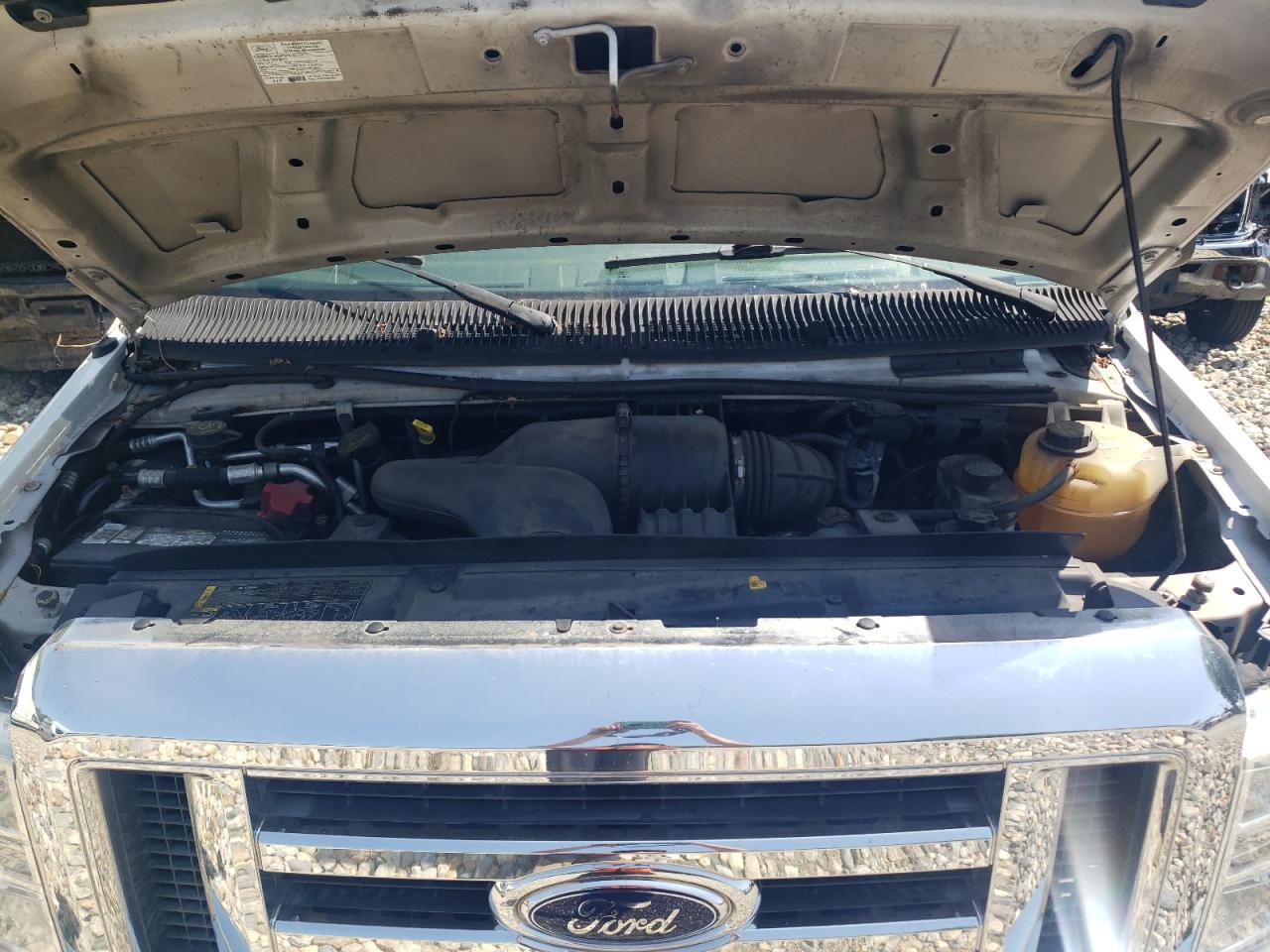 Ford Econoline E250 Van Image 11