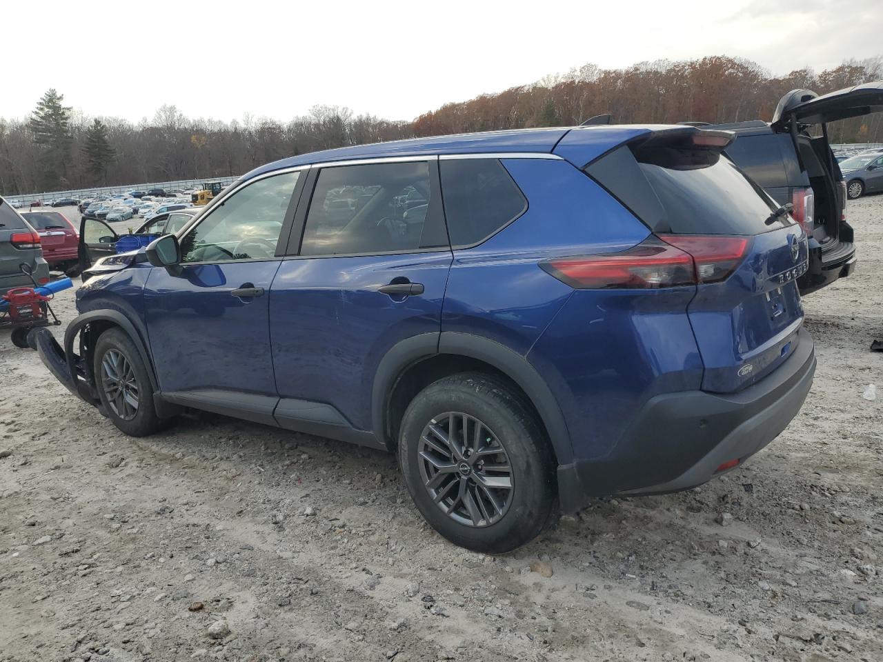 Nissan Rogue S Image 2