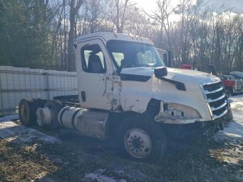  Salvage Freightliner Cascadia 1