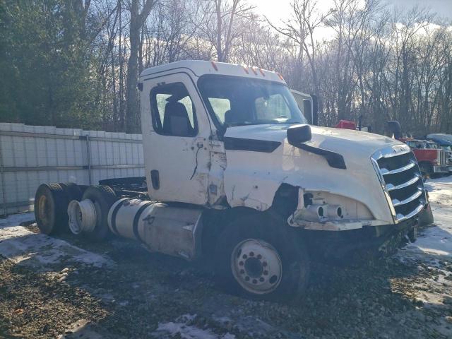  Salvage Freightliner Cascadia 1