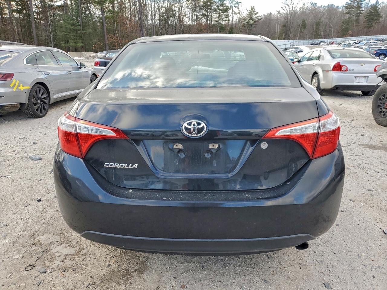 Toyota Corolla L Image 2