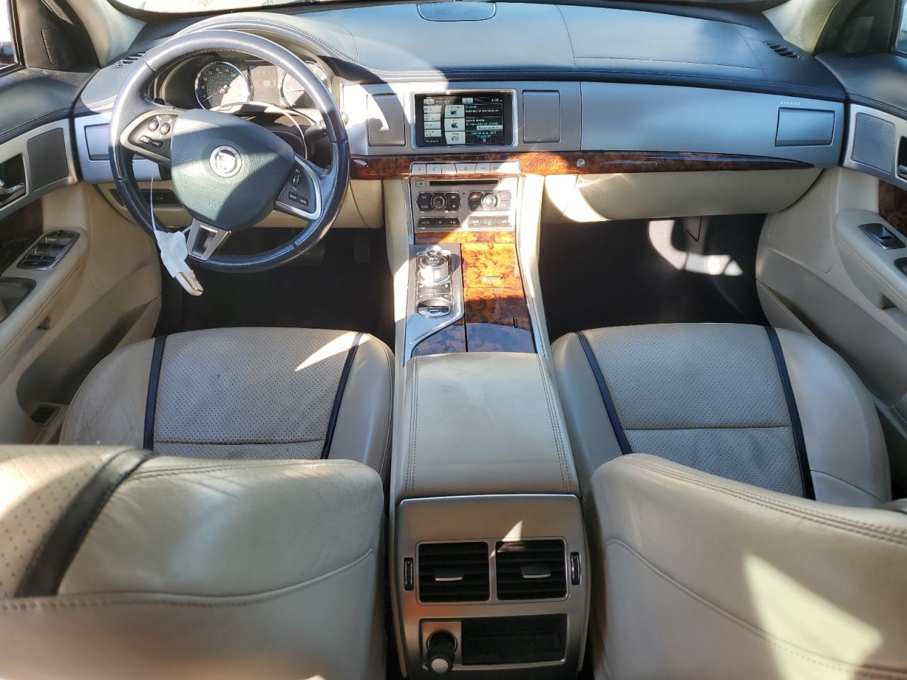 Jaguar XF Portfolio Image 11