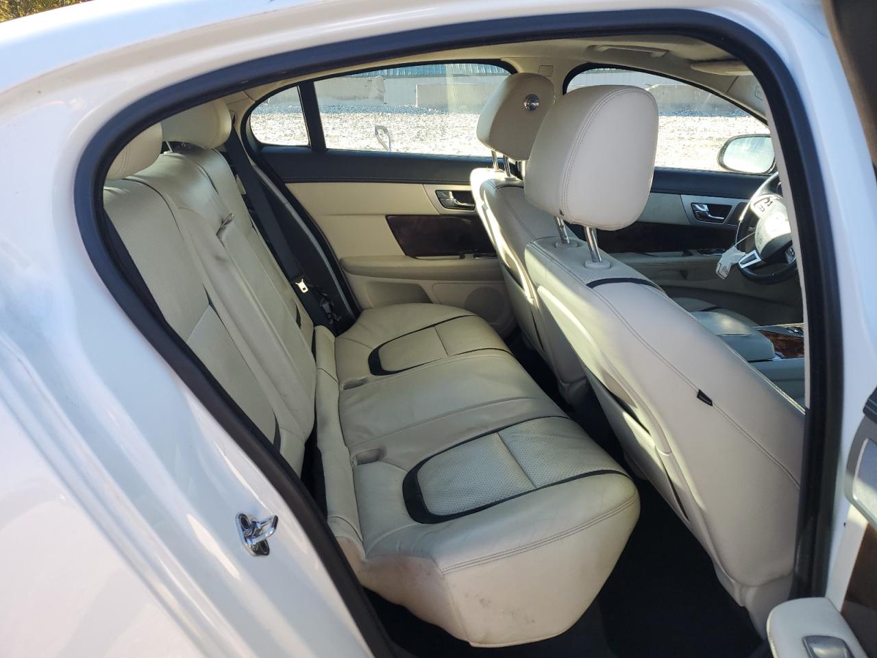 Jaguar XF Portfolio Image 8