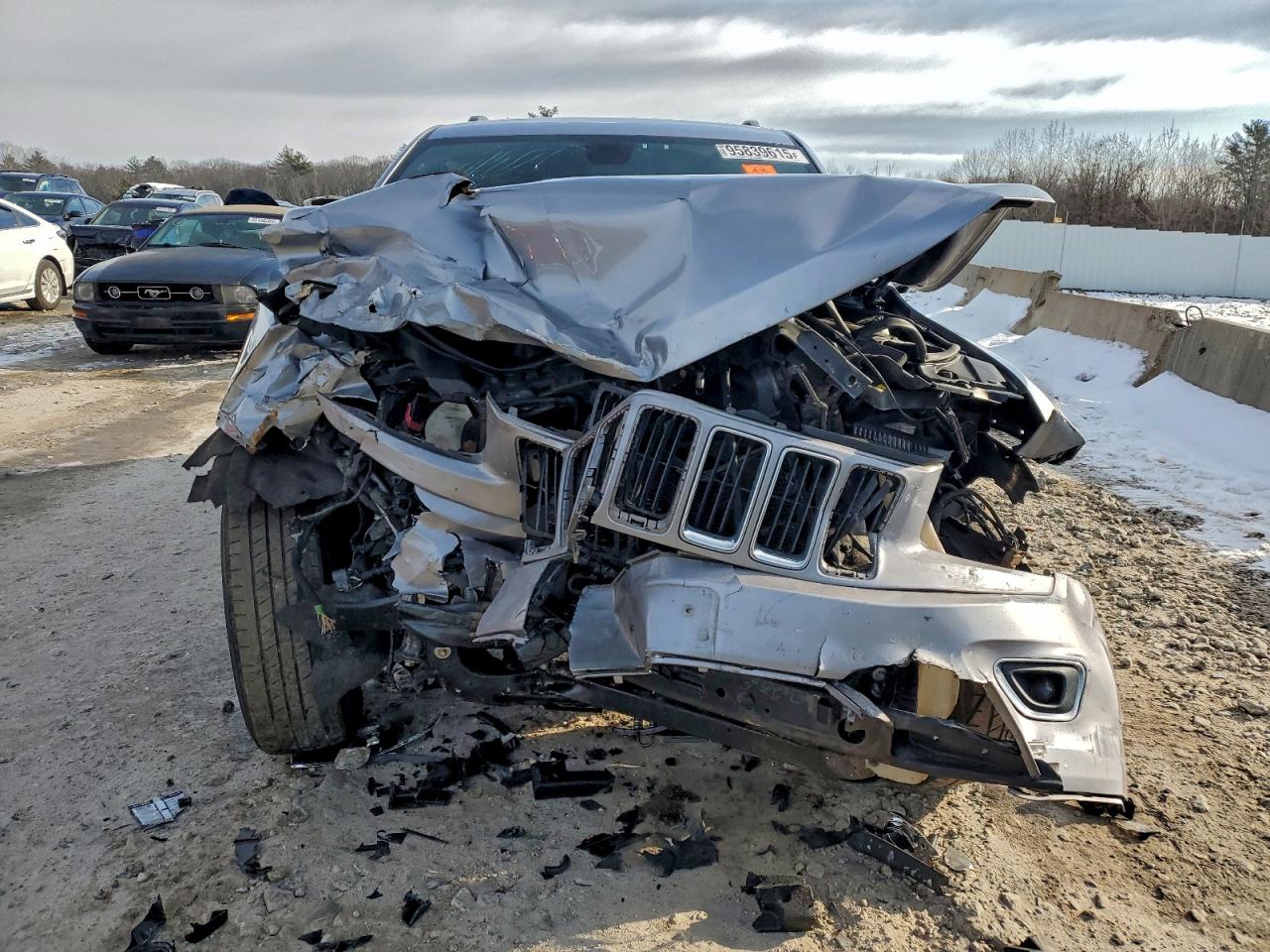 Jeep Grand Cherokee Laredo Image 3