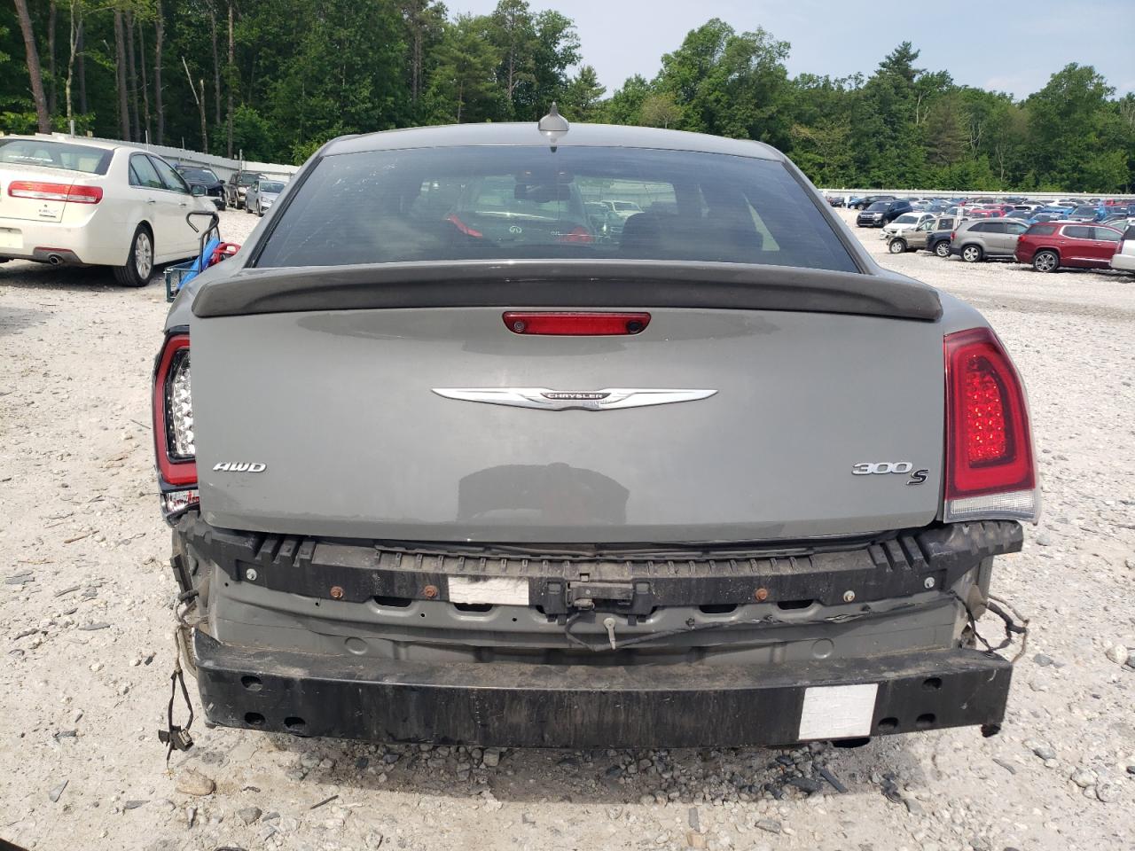 Chrysler 300 S Image 6