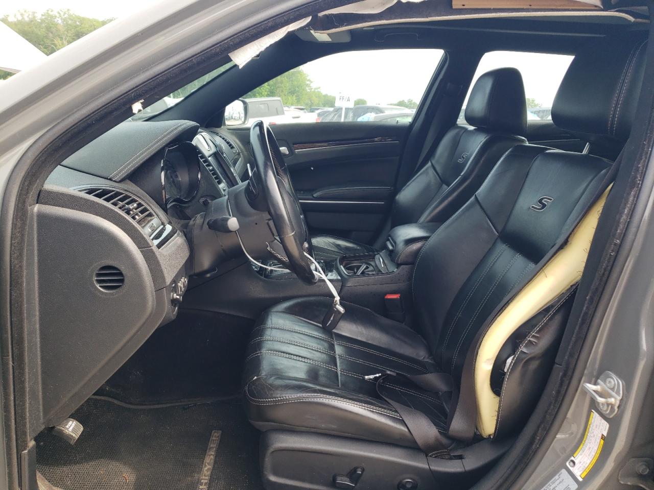 Chrysler 300 S Image 2