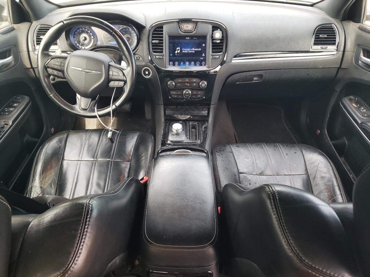 Chrysler 300 S Image 8