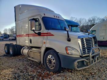  Salvage Freightliner Cascadia 1