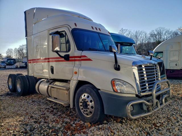  Salvage Freightliner Cascadia 1