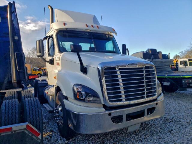  Salvage Freightliner Cascadia 1