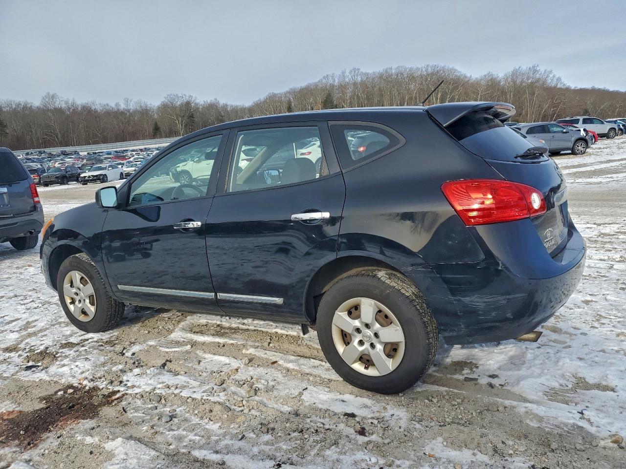 Nissan Rogue S Image 4