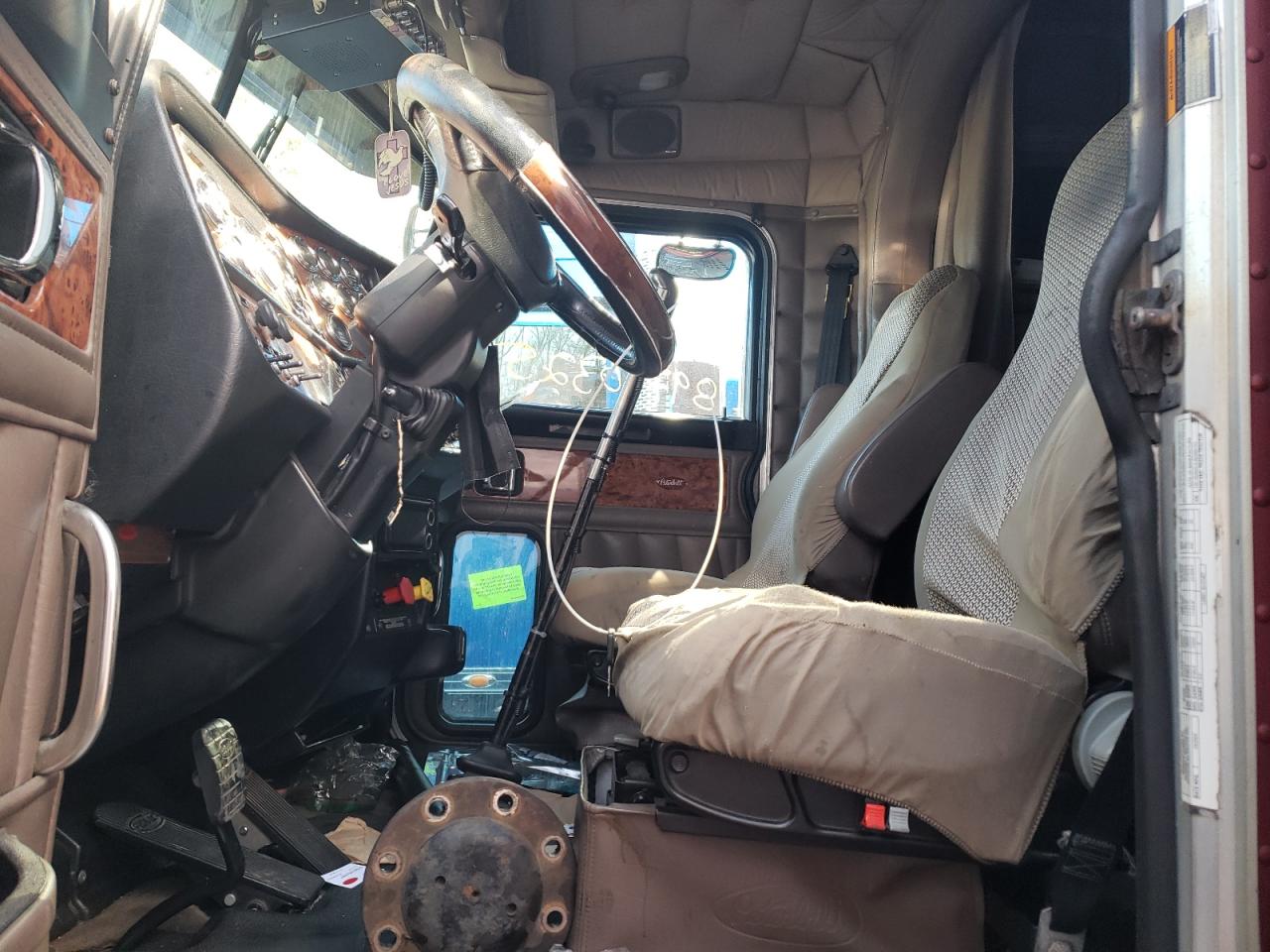 Peterbilt Tractor 379 Image 8