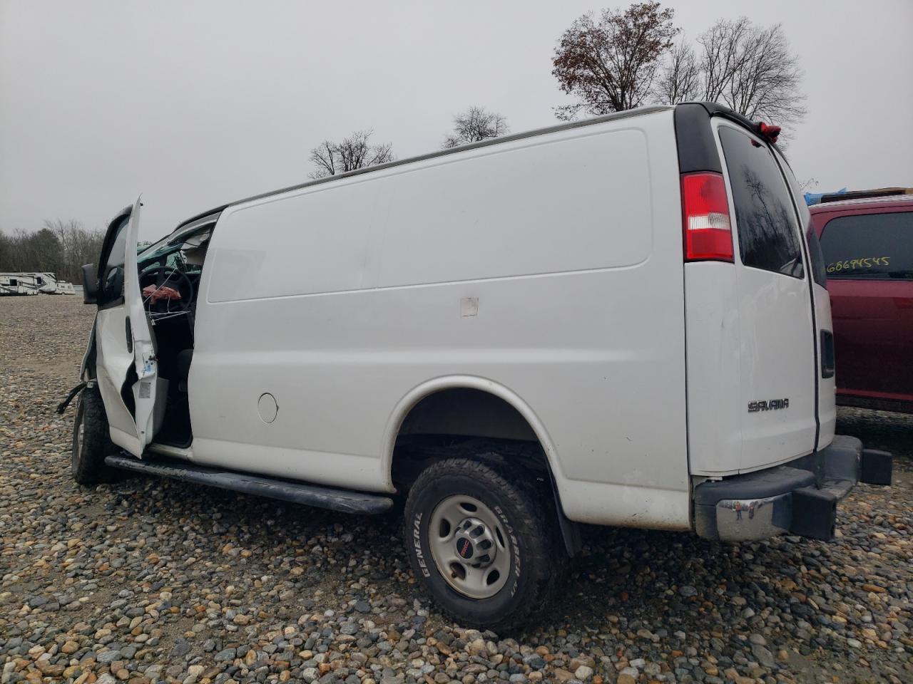 GMC Savana G2500 Image 4