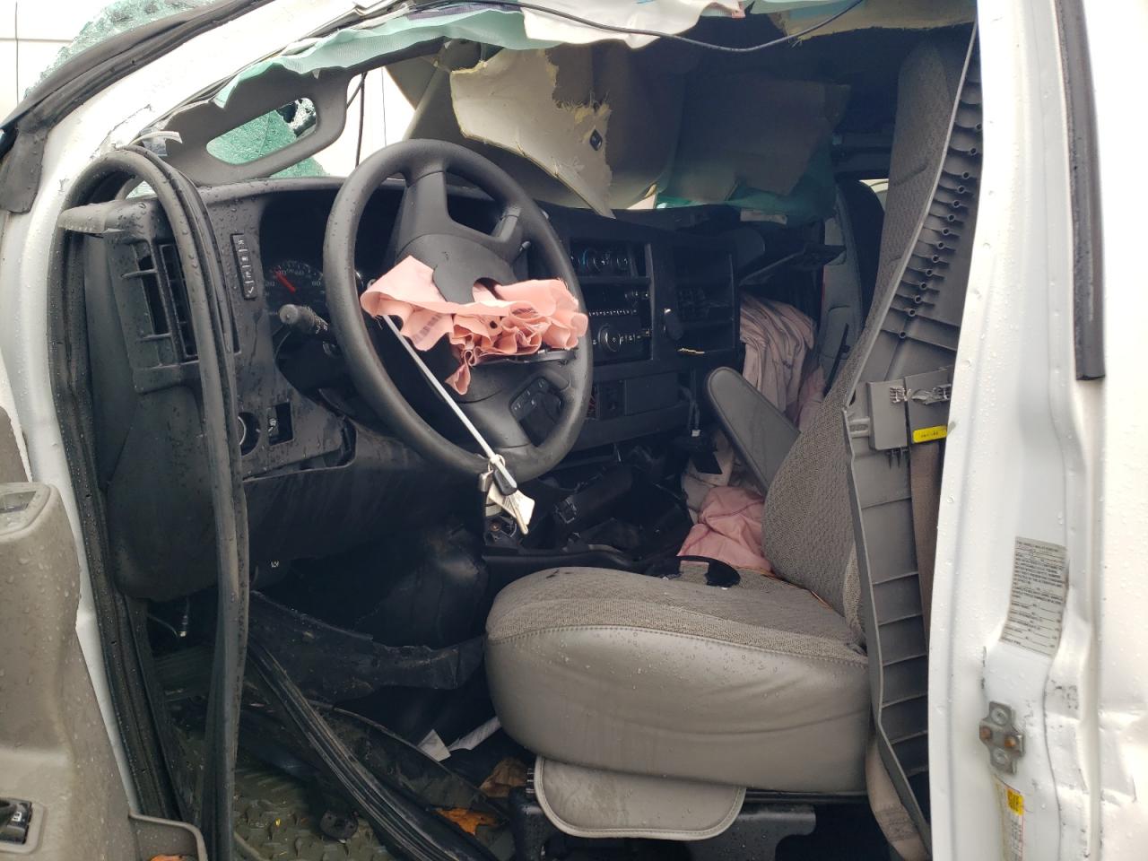 GMC Savana G2500 Image 10