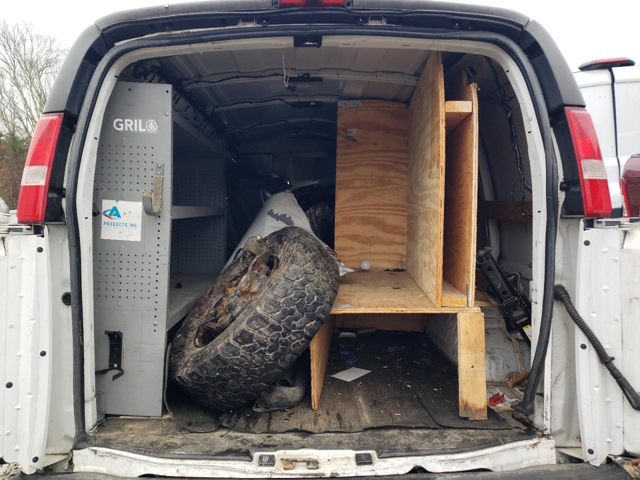 GMC Savana G2500 Image 9