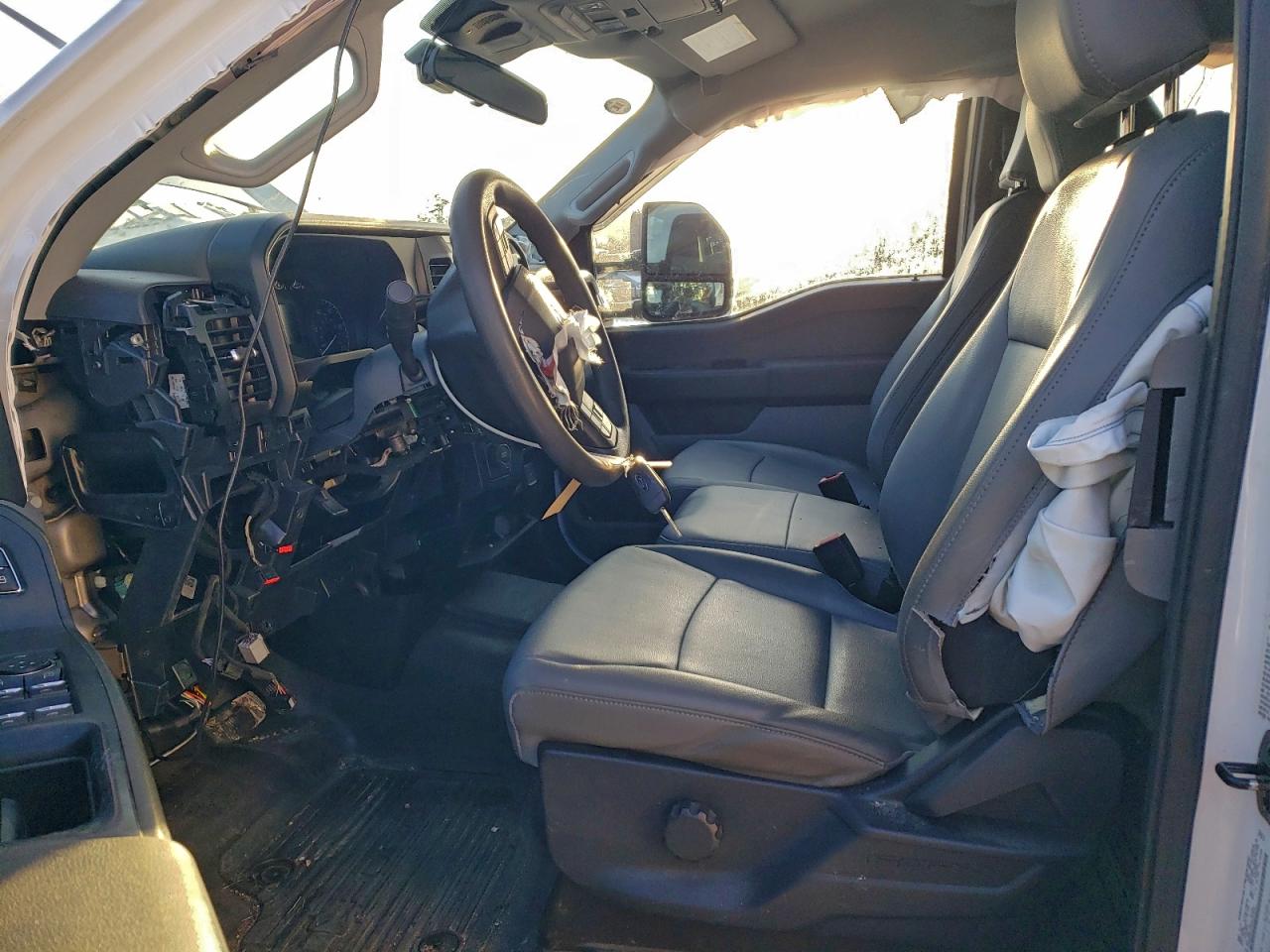 Ford F-550 Super Duty Image 9